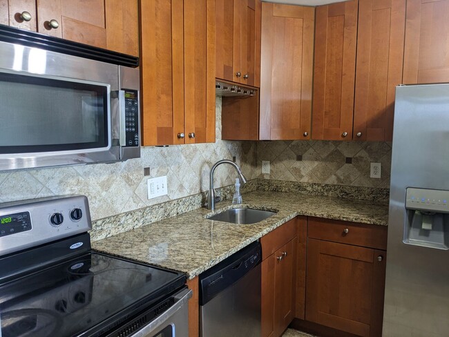Building Photo - 2 Bedroom Condo in Towson