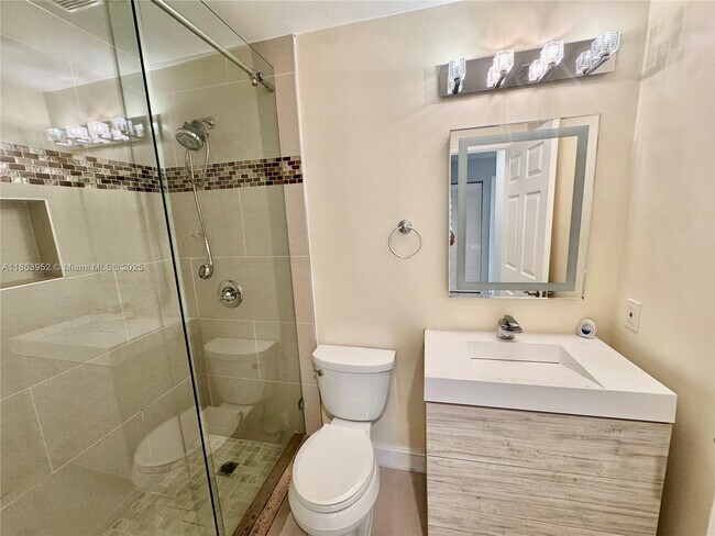 Building Photo - 912 Tanglewood Cir