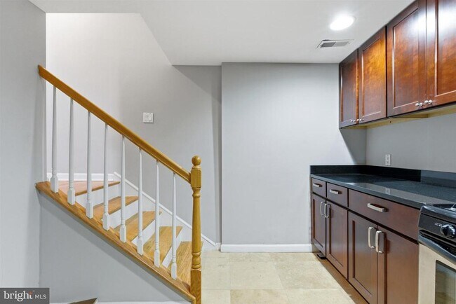 Building Photo - 1027 N 4th St