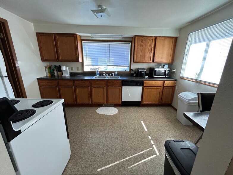 Building Photo - 1009 W 22nd St