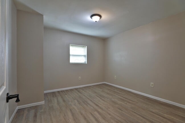 Building Photo - 3553 Brookside Blvd