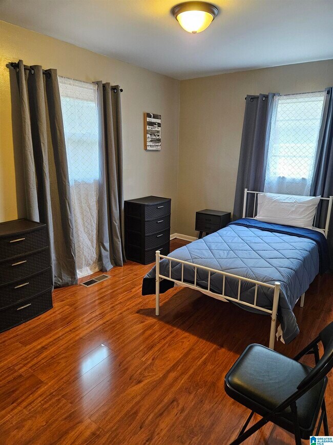 Building Photo - 128 Thomas Cir