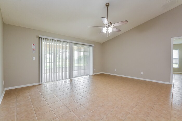 Building Photo - 2202 Lake Pointe Cir