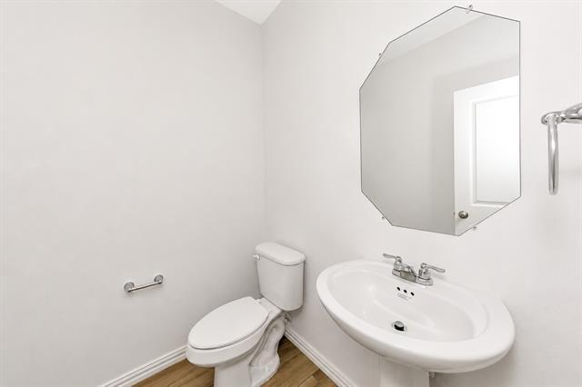 Building Photo - 2600 Starwater Dr