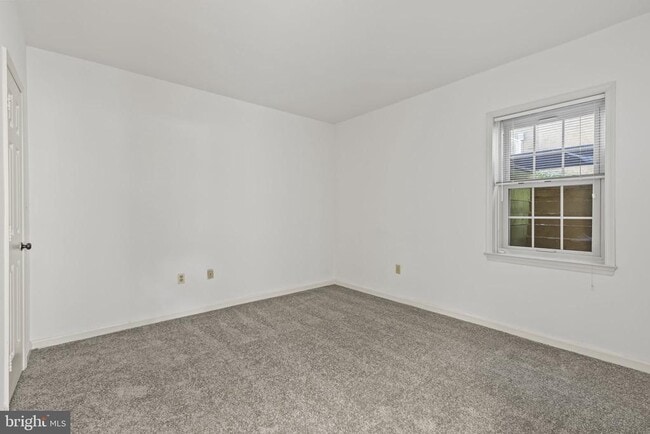 Building Photo - 2506 Fairfax Dr