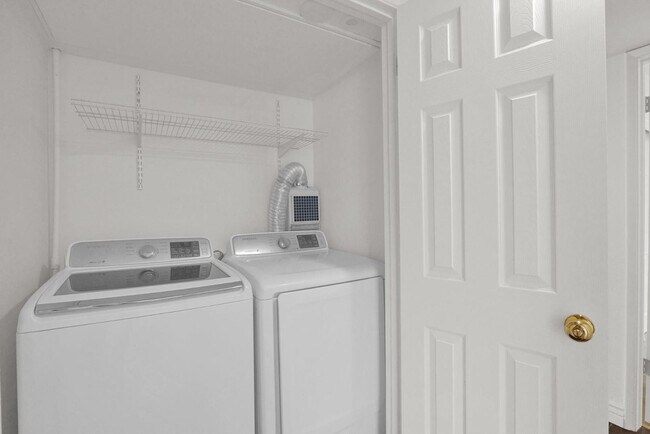 Building Photo - 3655 N 5th Ave