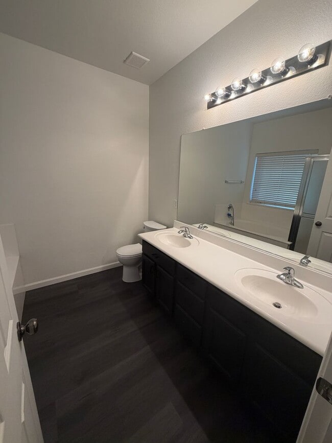 Building Photo - Welcome home to this meticulously maintained property in desirable Sun Groves Subdivision!