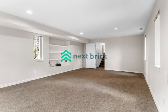 Building Photo - 3 BED & 3 BATH SINGLE FAMILY HOUSE FOR RENT