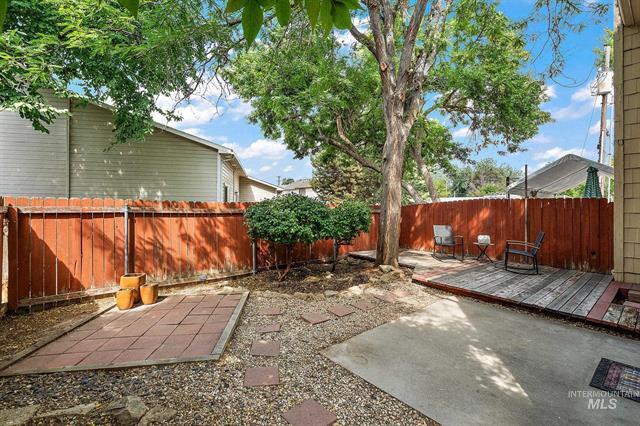 Building Photo - 529 S Beach St