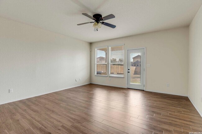 Building Photo - 322 Walnut Crest