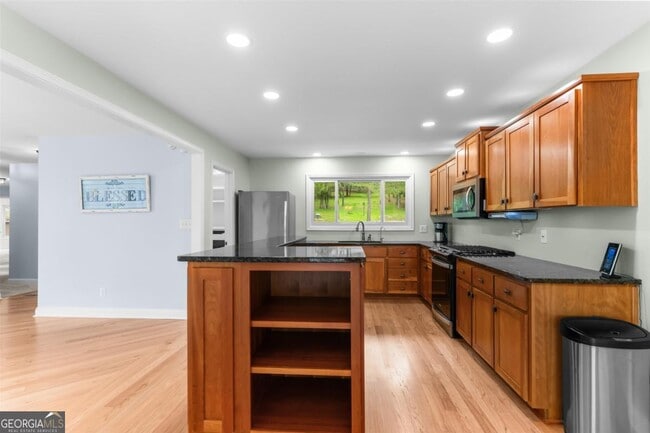 Building Photo - 1060 Old Rock Rd