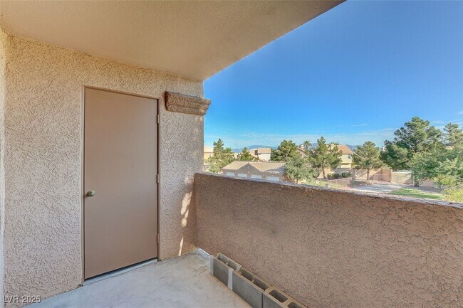 Building Photo - 1150 N Buffalo Dr