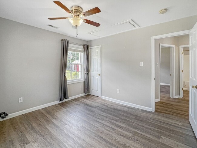 Building Photo - Charming 3 Bed, 2 Bath Home Minutes From B...