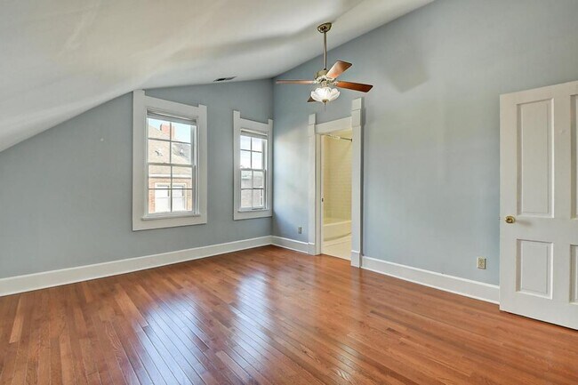 Building Photo - 943 N Park Ave