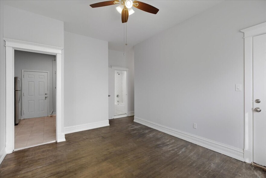 Building Photo - 2552 N Kildare Ave