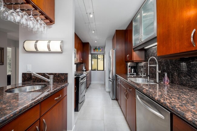 Building Photo - 1173 E Alejo Rd