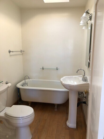 Building Photo - 258 Mar Vista Dr