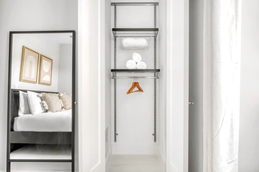 Building Photo - 410 E 13th St