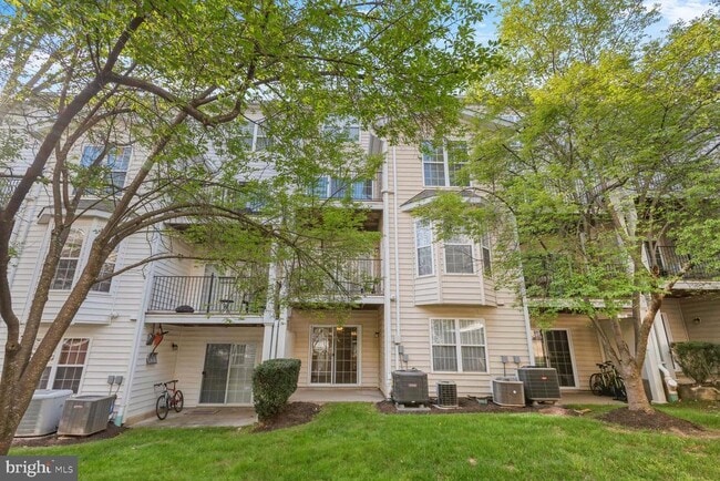 Building Photo - 1581 Leeds Castle Dr