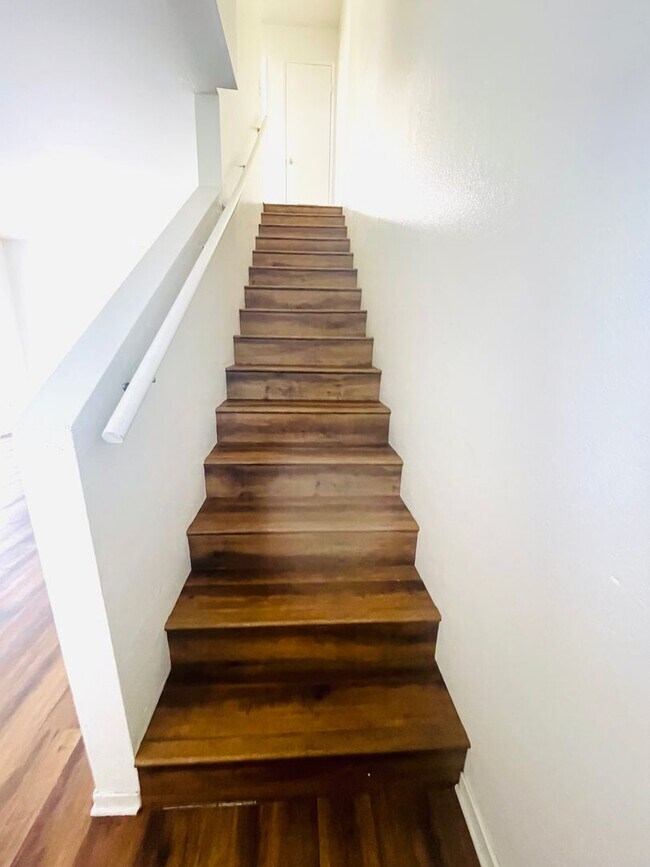 Building Photo - 793