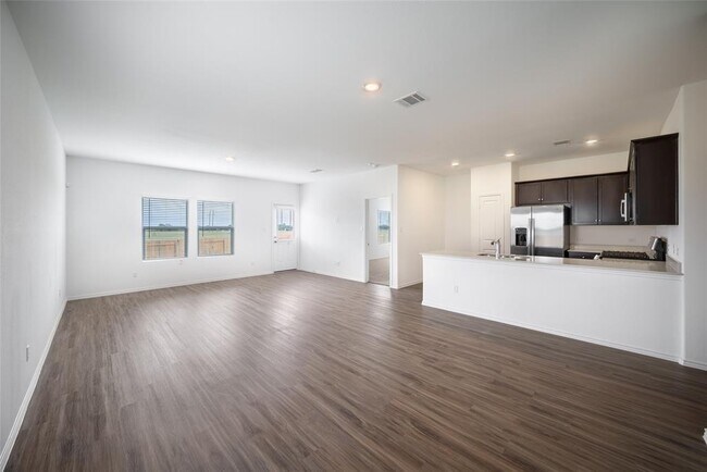 Building Photo - 117 Prairie Dog Town Dr