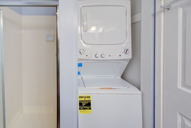 Building Photo - 2 Bed, 2 Bath Centrally Located Condo in G...