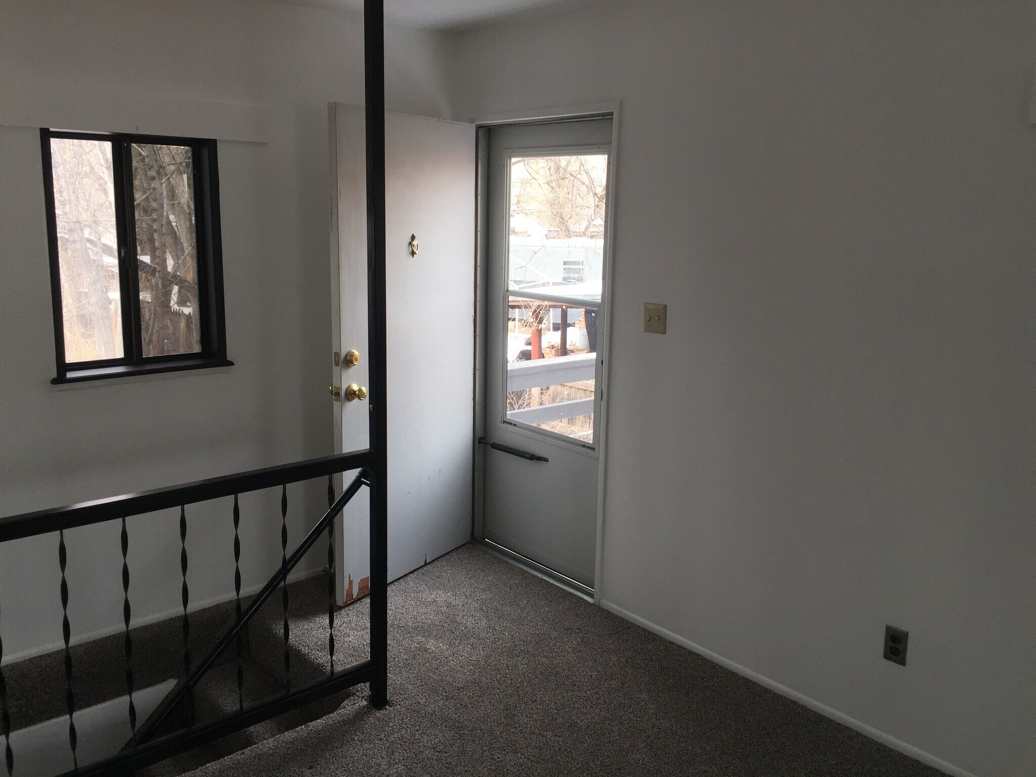Rear Entry - 2604 Tremont St