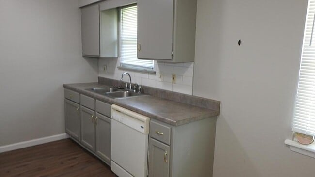 Building Photo - 408 NE Westwind Dr