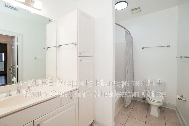 Building Photo - 1025 Riverland Woods Pl