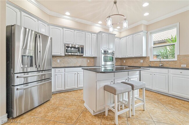 Building Photo - 9280 River Otter Dr
