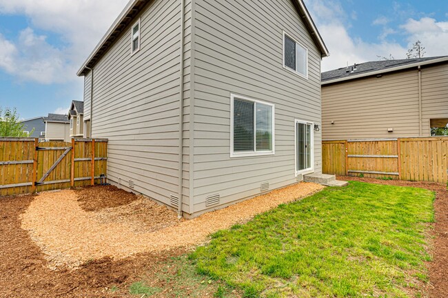 Building Photo - Beautiful Three Bedroom in Taverner Ridge!