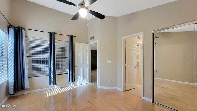 Building Photo - 8817 E Dahlia Dr