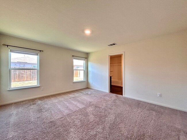 Building Photo - Comfortable 3 Bed / 2 Bath Home with Washer & Dryer and 2-Car Garage