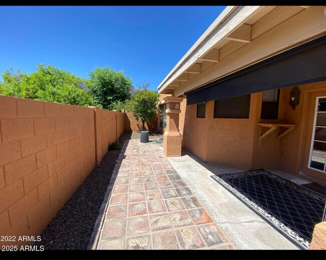 Building Photo - 10847 N 10th Pl