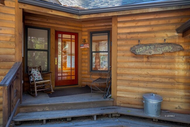 Building Photo - Dreamy Creekside Fern Valley Rustic Cabin