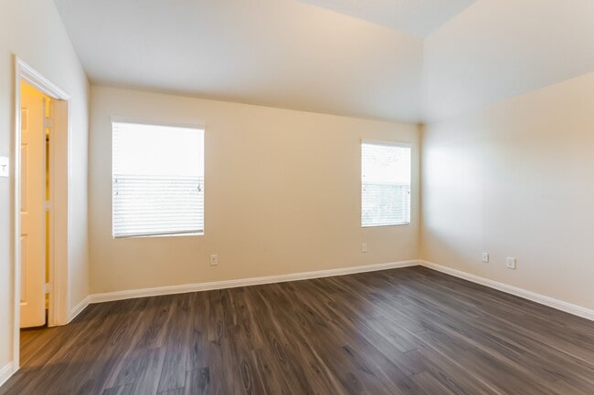 Building Photo - 10931 Myrtle Oak St