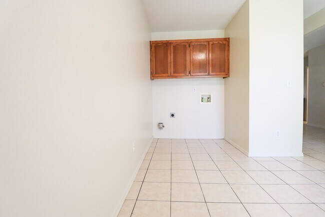 Building Photo - 2 Bed 1 Bath House in Claremore