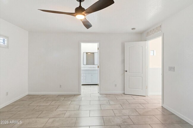 Building Photo - 7527 S 13th Pl