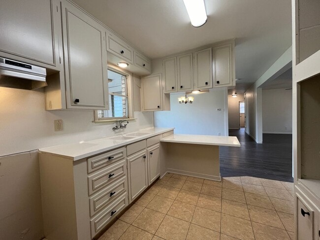 Building Photo - Remodeled 3 Bedroom 2 Bath in Central City