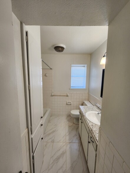 Beautiful full bath with ceiling heater - 1903 W Shields Dr