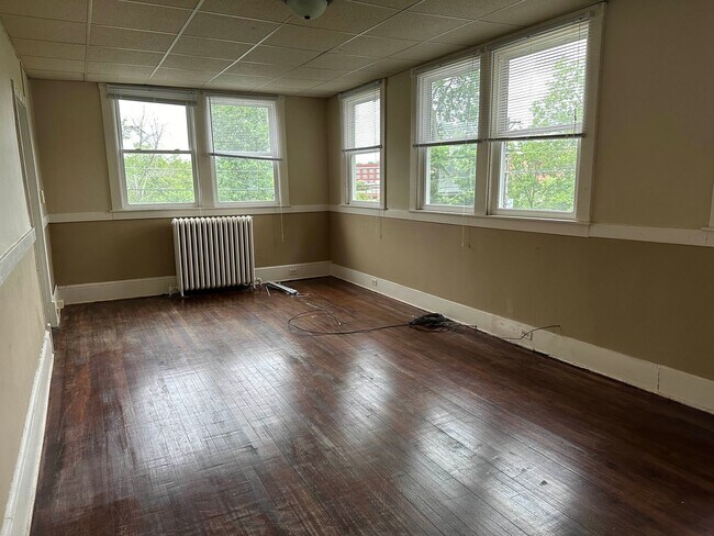 Building Photo - 705 E Grand Ave