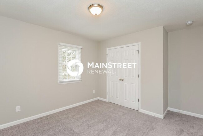Building Photo - 4 Bedroom Pet-Friendly Home in Greensboro, NC with Main Street Renewal