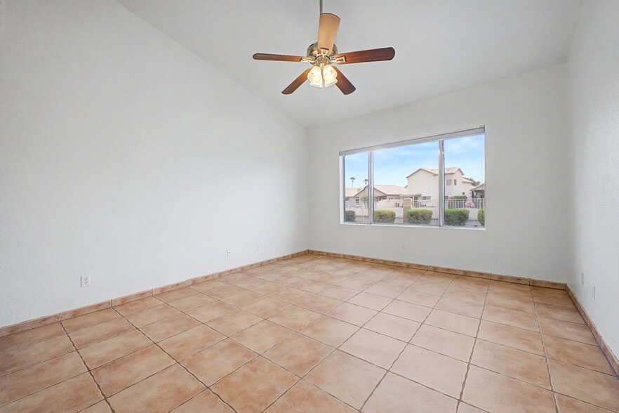 Building Photo - 691 S Sahuaro Dr