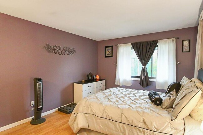 Building Photo - 9 Strawberry Bank Rd