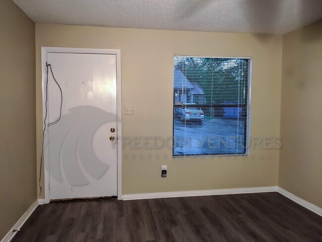 Building Photo - 2300 Grayson Valley Dr