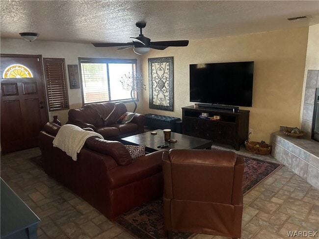 Building Photo - 7098 Kaiser Dr