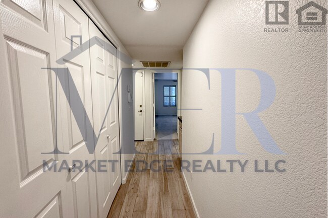 Building Photo - 2Bed/2Bath w/ Office-House at 40th St/Cactus-Garg!