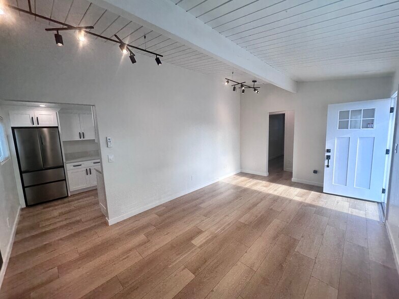 Building Photo - 4357 Clairemont Mesa Blvd