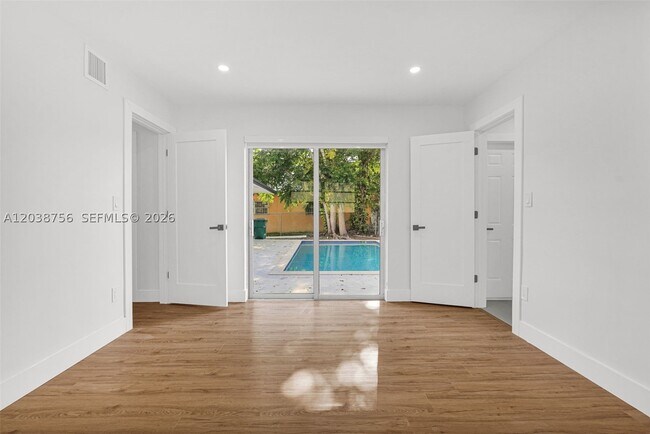Building Photo - 8201 SW 42nd St