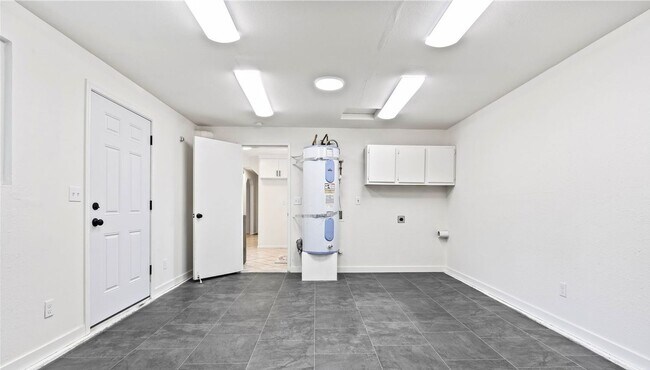 Building Photo - 7245 S Prospect St